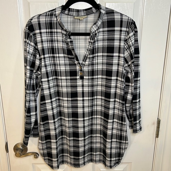 Maternity top VERY soft, plaid, size large EUC - Picture 2 of 6